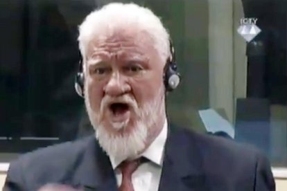 Seqüència del suïcidi de Praljak captada per la televisió.