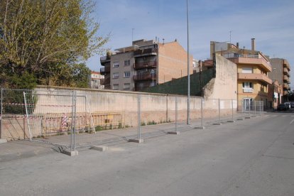 Tanques al voltant de l’espai que ocuparà la residència.