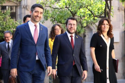 Aragonès, entre Puigneró i Vilagrà, després del consell executiu d’ahir.