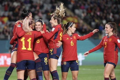 Les jugadores espanyoles celebren un dels gols d’Hermoso.