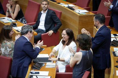 La diputada de Vox Llanos Massó just després de ser escollida presidenta de les Corts Valencianes.