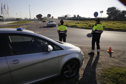 Imatge d’arxiu d’un control dels Mossos d’Esquadra en una carretera lleidatana.