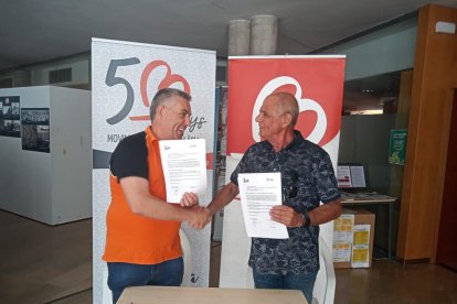 Jordi Borràs y Toni Baró, tras la firma del convenio.