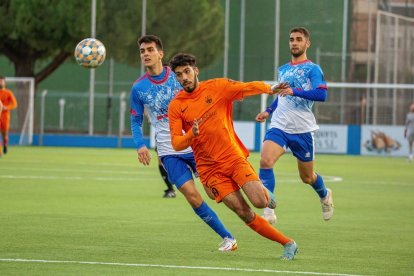 Una jugada del partit de la primera volta al Pla d’Urgell, en el qual es va imposar el Mollerussa.