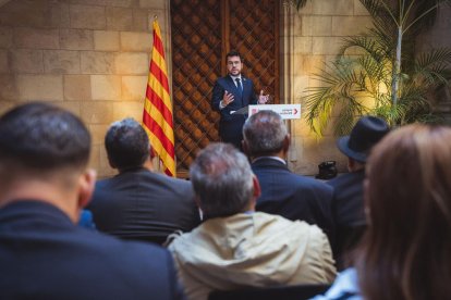  Aragonès en una recepción el miércoles en la Generalitat con entidades del colectivo gitano.