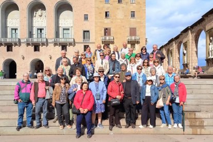 Alumnes d'un taller d'art visiten el museu del monestir de Montserrat