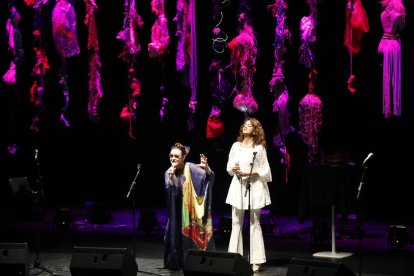 Martirio i Carmen París, dos de les quatre protagonistes del concert inaugural del Festival MUD de Lleida, ahir a la nit a la Llotja.