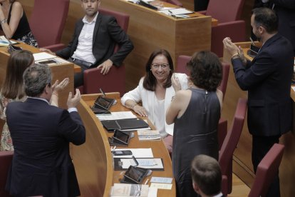 Llanos Massó, de Vox, fue elegida ayer presidenta de las Corts Valencianes gracias al apoyo del PP.