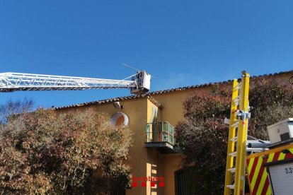 Els Bombers van treballar amb cinc dotacions en el foc de Rocallaura, que es va saldar sense ferits.