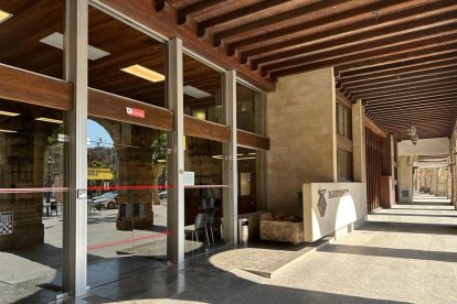 Imagen de la entrada a la Paeria de Balaguer. 