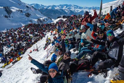 Més de 5.000 espectadors van seguir a peu de Baciver les evolucions dels participants en aquesta primera cita del Freeride World Tour.