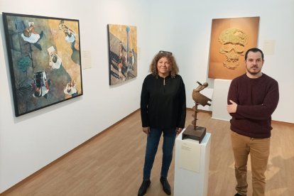 La artista, en la Sala Marsà de Tàrrega, durante la inauguración. 