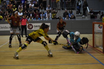 Maria Figuerola remata en una acció del partit a Alpicat.