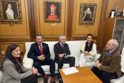 Imagen de archivo Isaías Táboas e Isabel Pardo de Vera, que renunciaron ayer a sus cargos.