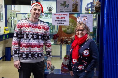 Albert Ybarz y Ana Estany, celebrando la suerte repartida en el último sorteo de Navidad.