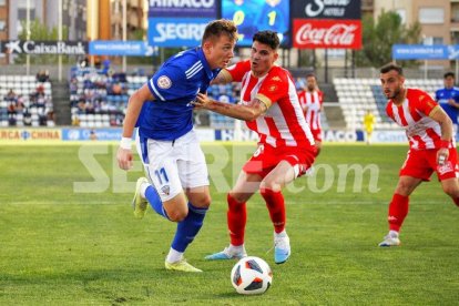 Denys marxa d'un jugador de l'Hèrcules