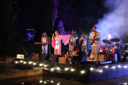 La cantante Beth, durante su concierto en Juneda.