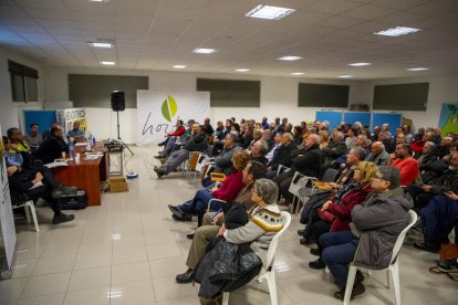 Seguretat. La comissió de l’Horta de la FAV va organitzar ahir una reunió sobre seguretat, en la qual van participar Mossos i Urbana. Van donar consells i van explicar el projecte de patrullar la zona amb drons.