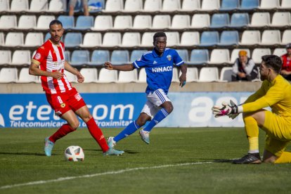 Quadri va tenir una de les ocasions més clares del Lleida al tall del descans, després d'una gran jugada individual en la qual Abad va evitar l'empat