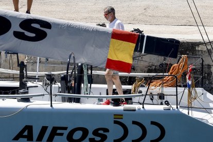 Felipe VI llegando este sábado a la base naval de Porto Pi.