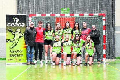 Sènior femení d'handbol entrenat per Ricart Sabaté