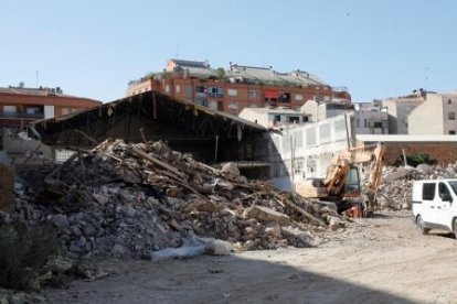 La demolición de la fábrica de Virginias avanza a buen ritmo.