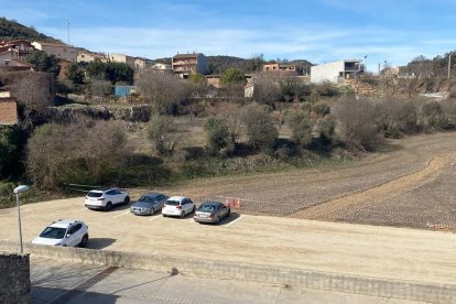 El parking habilitado en las afueras de Les Avellanes.