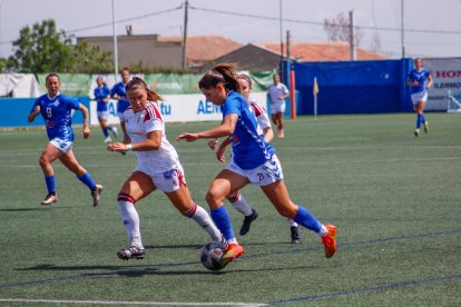 Laura Fernández, en un partit de la temporada passada, també ha renovat per l’AEM.