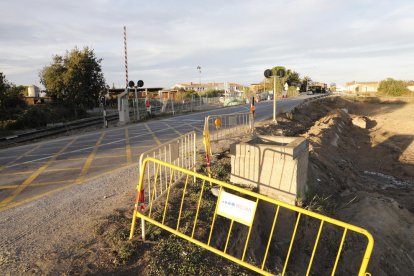 Imatge de les obres del pas a nivell de Térmens al novembre.