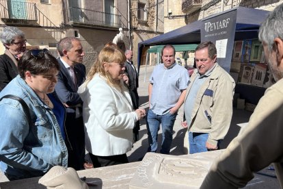 Venta de aceite en la cooperativa de Vinaixa ayer a mediodía. 