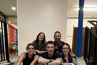 Laura Vázquez (1ª por la izquierda), junto a miembros del equipo de dirección de ‘Loli Tormenta’.