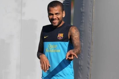 Dani Alves entrenando con el Barcelona.