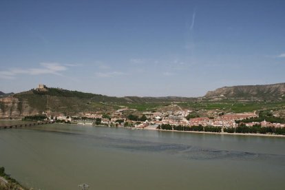 Imagen del río Segre a su paso por Mequinensa.