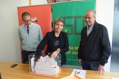 Momento del sorteo del Premio de 6.000 euros entre los compradores de un coche en la Feria de Sant Josep de Mollerussa