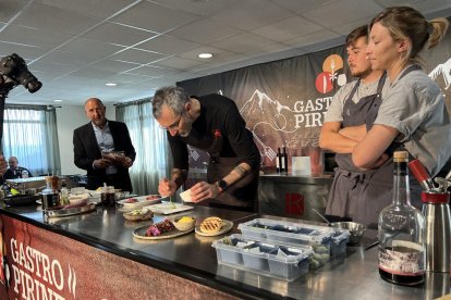 El cuiner Mariano Gonzalvo, del Pallar del Coc de Surp (Pallars Sobirà), ha donat el tret de sortida a les jornades de GastroPirineus.