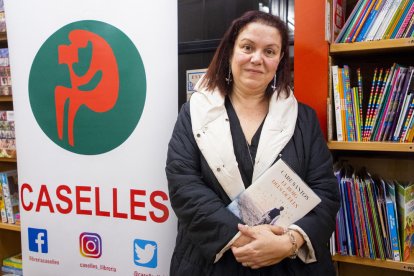 Care Santos, ayer, en la librería Caselles de Lleida.