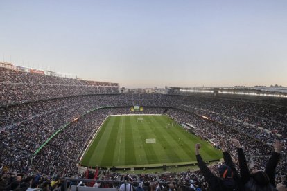 El Camp Nou con los 92.522 espectadores que asistieron ayer a la final de la Kings League.