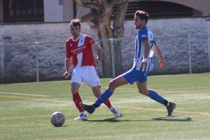 Rubió posa el peu intentant tallar una passada d’un jugador de l’Artesa de Segre.