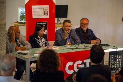 Els dos autors (a la dreta), en la presentació a la Panera.