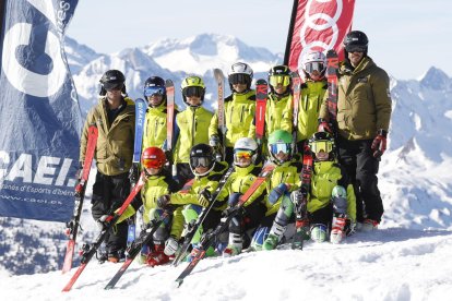 L’equip de competició U14 d’esquí alpí del club.