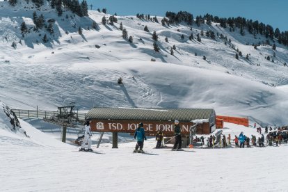 Imatge d’arxiu d’esquiadors a les pistes de Baqueira.