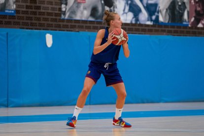 La jugadora Jelena Vucetic, en un partit amb el Barça, equip amb el qual va començar la temporada.