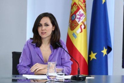 La ministra de Derechos Sociales, Ione Belarra, en rueda de prensa después del Consejo de Ministros