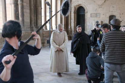 Una escena del rodatge de la pel·lícula 'La abadesa' amb l'actor Carlos Cuevas al claustre de la Seu Vella de Lleida