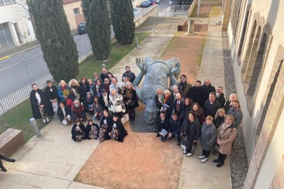 La escultura de gran formato ‘El gigante de sal’ da la bienvenida a la muestra del Museu Mas Dordal.