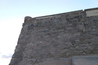 El tramo vallado en el paso del baluarte de la Llengua de Serp. 