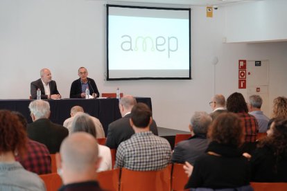 L’assemblea de l’AMEP celebrada ahir a la Llotja de Lleida.