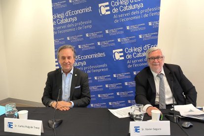 El degà del Col·legi, Carles Puig de Travy, i el responsable tècnic de l’enquesta, Xavier Segura.