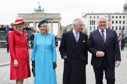 La primera dama alemanya, al costat dels reis del Regne Unit i el president d’Alemanya a Berlín.