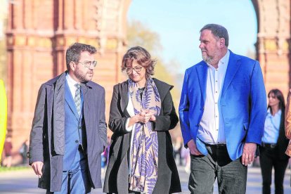 Serret llegando ayer al juicio junto al president, Pere Aragonès, y el líder de ERC, Oriol Junqueras.